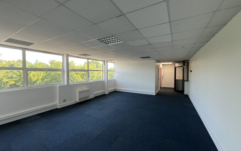 Entrepôt & bureaux 
            356 m² et 366 m², BONDY – 73 à 79 avenue du 14 juillet