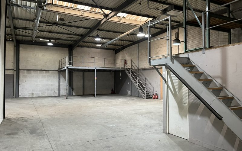 Entrepôt & bureaux 
            356 m² et 366 m², BONDY – 73 à 79 avenue du 14 juillet