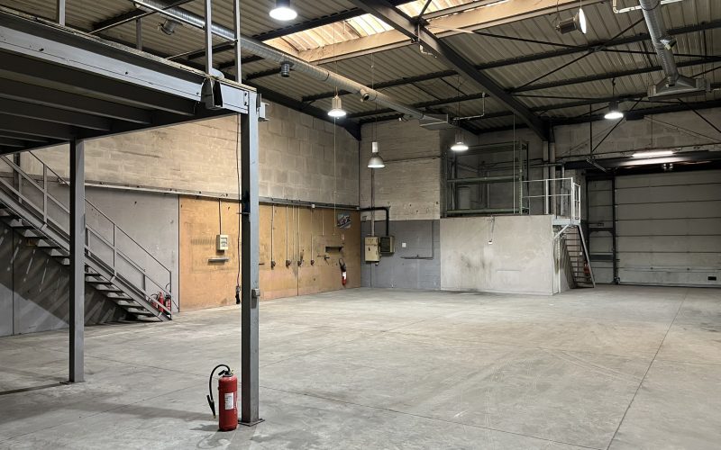 Entrepôt & bureaux 
            356 m² et 366 m², BONDY – 73 à 79 avenue du 14 juillet