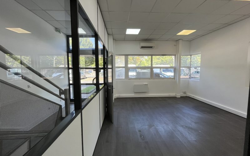 Entrepôt & bureaux 
            356 m² et 366 m², BONDY – 73 à 79 avenue du 14 juillet