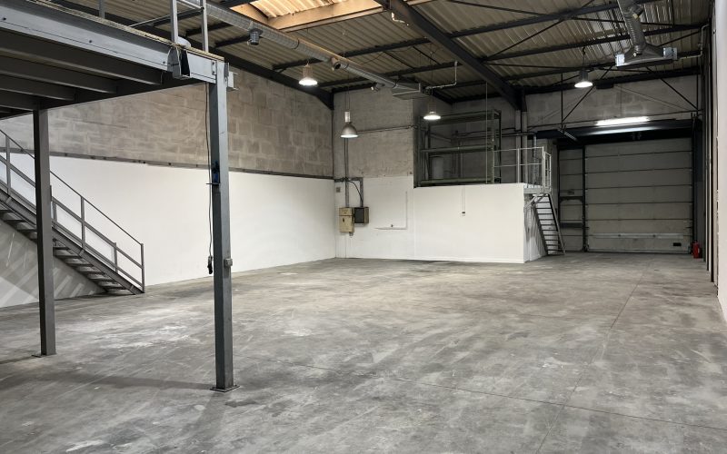 Entrepôt & bureaux 
            356 m² et 366 m², BONDY – 73 à 79 avenue du 14 juillet