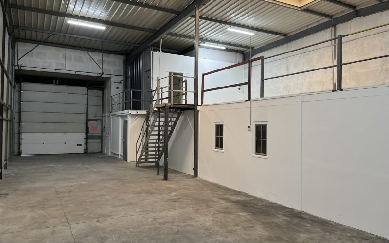 Entrepôt & bureaux 
            356 m² et 366 m², BONDY – 73 à 79 avenue du 14 juillet
