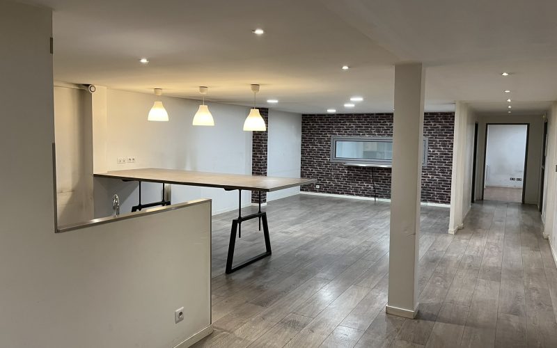 Entrepôt & bureaux 
            356 m² et 366 m², BONDY – 73 à 79 avenue du 14 juillet