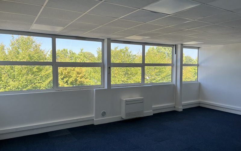Entrepôt & bureaux 
            356 m² et 366 m², BONDY – 73 à 79 avenue du 14 juillet