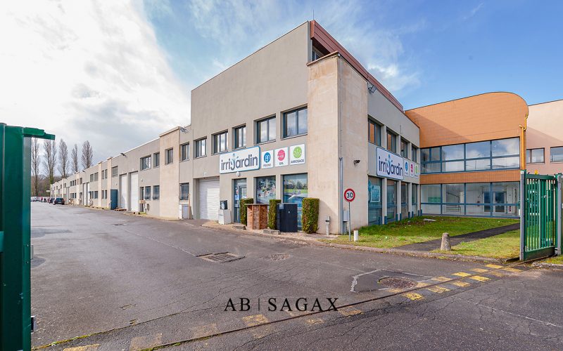 Entrepôt & bureaux 232 m², EMERAINVILLE – 35 boulevard Beaubourg