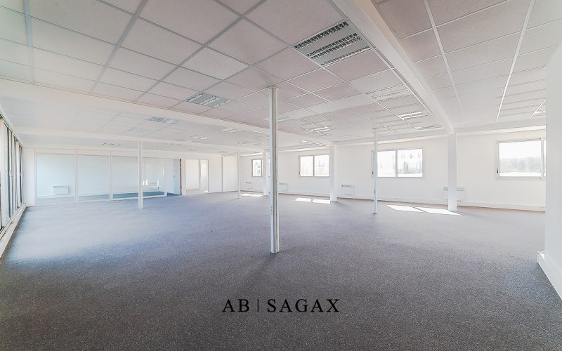Entrepôt & bureaux 232 m², EMERAINVILLE – 35 boulevard Beaubourg
