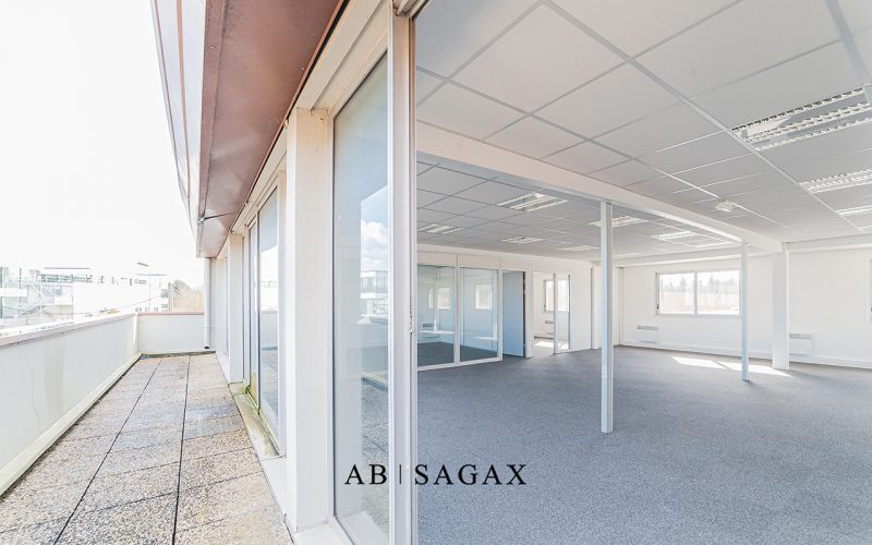 Entrepôt & bureaux 232 m², EMERAINVILLE – 35 boulevard Beaubourg