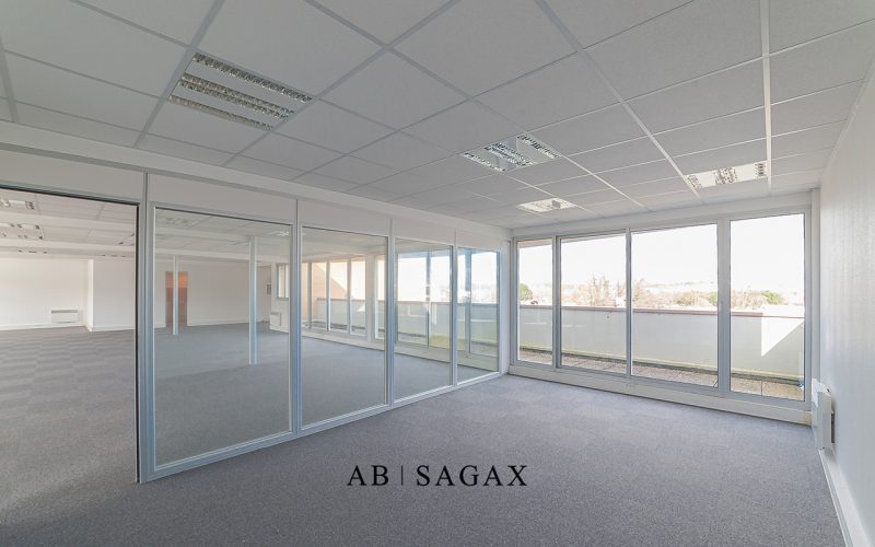 Entrepôt & bureaux 232 m², EMERAINVILLE – 35 boulevard Beaubourg