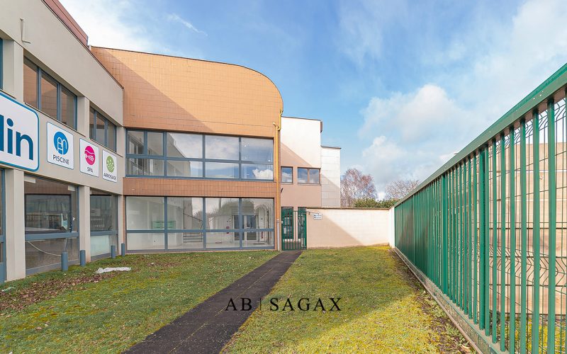 Entrepôt & bureaux 232 m², EMERAINVILLE – 35 boulevard Beaubourg