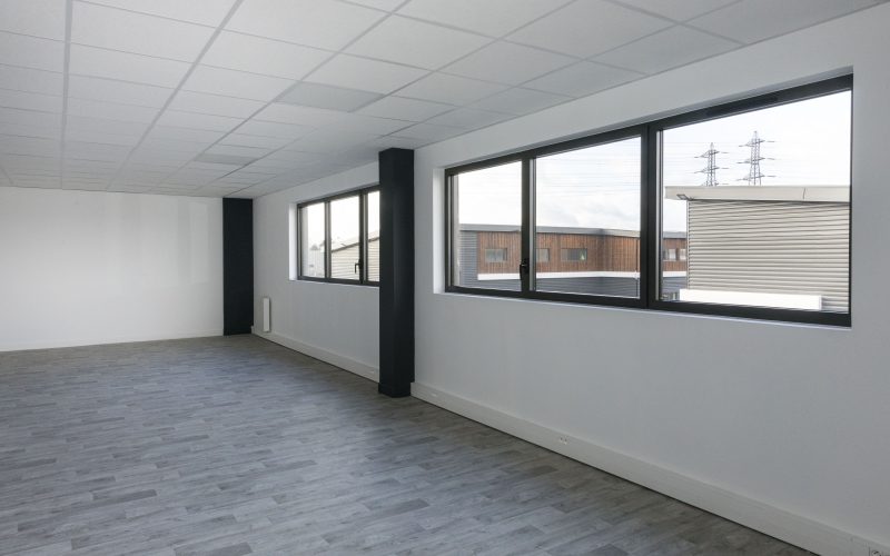 Entrepôt & bureaux 
            305 m², CORMEILLES-EN-PARISIS – 14 rue Georges Méliès