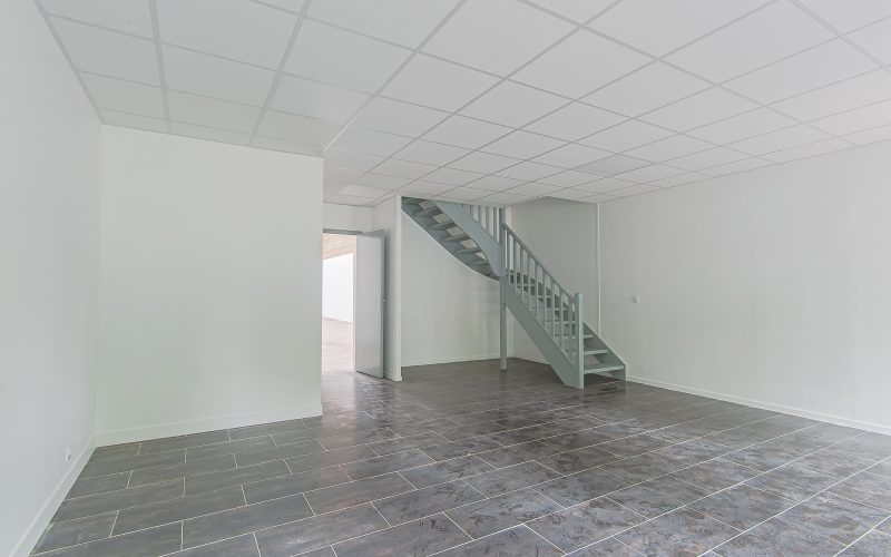 Entrepôt & bureaux 
            de 8 à 176 m², GRIGNY – 7 rue Jean Jacques Rousseau