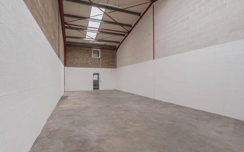 Entrepôt & bureaux 
            de 8 à 176 m², GRIGNY – 7 rue Jean Jacques Rousseau