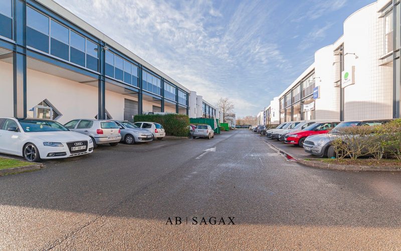 Entrepôt & bureaux 1 149 m², ÉLANCOURT – 65 avenue Georges Politzer