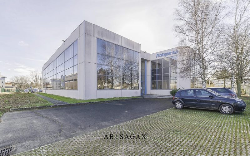 Entrepôt & bureaux 
            1 056 m² divisibles à partir de 500 m², LES ULIS – 12 Avenue des Tropiques