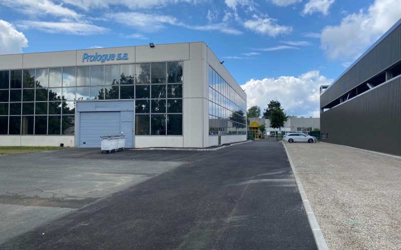 Entrepôt & bureaux 
            1 056 m² divisibles à partir de 500 m², LES ULIS – 12 Avenue des Tropiques