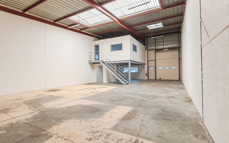 Entrepôt & bureaux 226 m² d'activités et de bureaux, LISSES- 14 Rue des Cerisiers