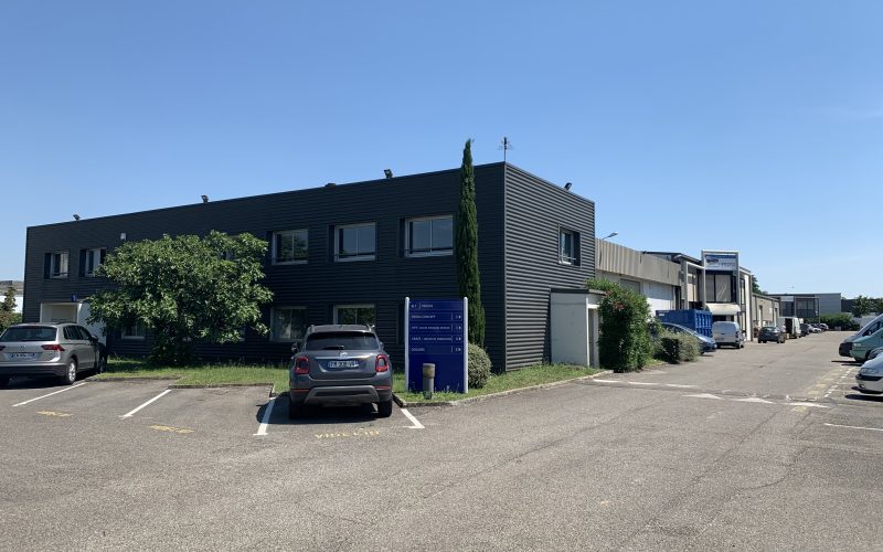 Entrepôt & bureaux 460 m², DECINES-CHARPIEU – Rue Vaucanson
