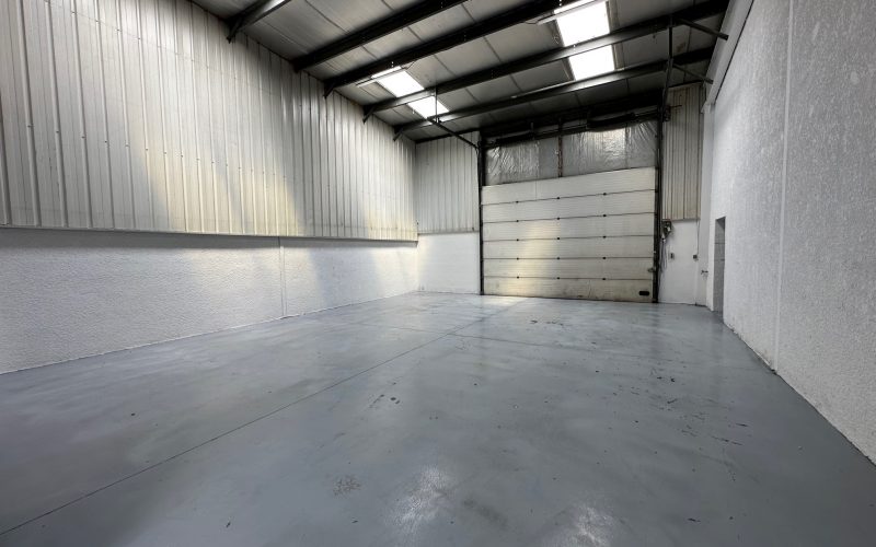 Entrepôt & bureaux 460 m², DECINES-CHARPIEU – Rue Vaucanson