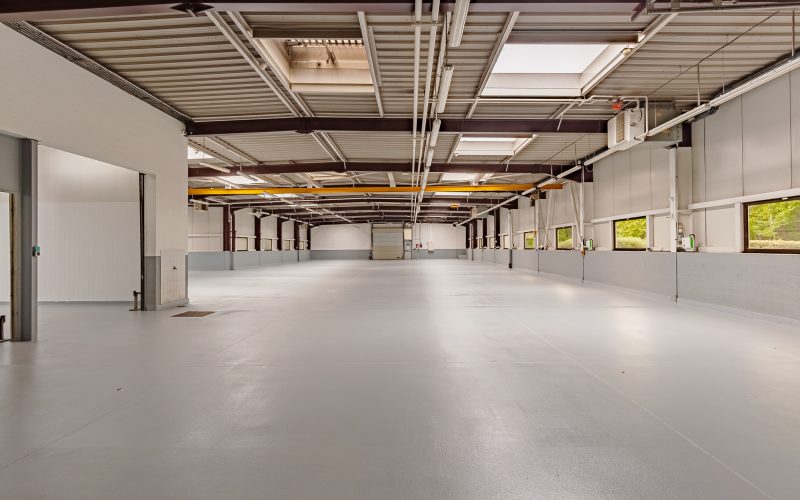 Entrepôt & bureaux 2 300 m², TRAPPES – 10/13 avenue Jean d’Alembert