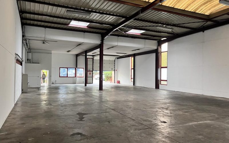 Entrepôt & bureaux 
            612 m², BLANC-MESNIL – 19 avenue Albert Einstein