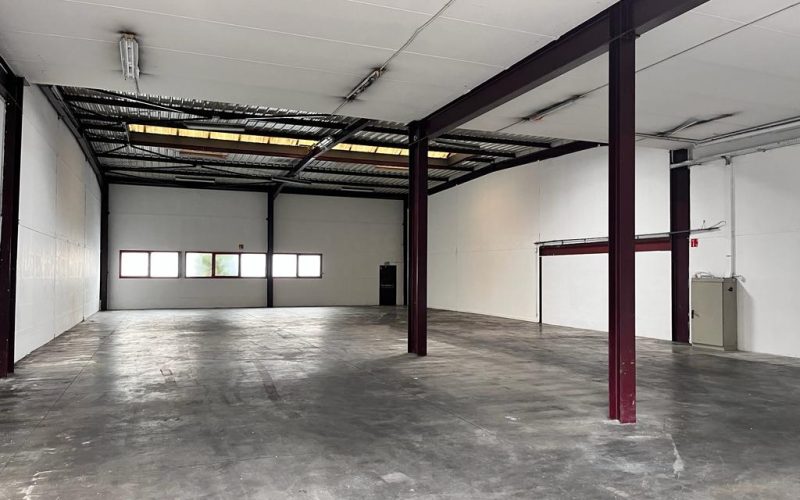 Entrepôt & bureaux 
            612 m², BLANC-MESNIL – 19 avenue Albert Einstein