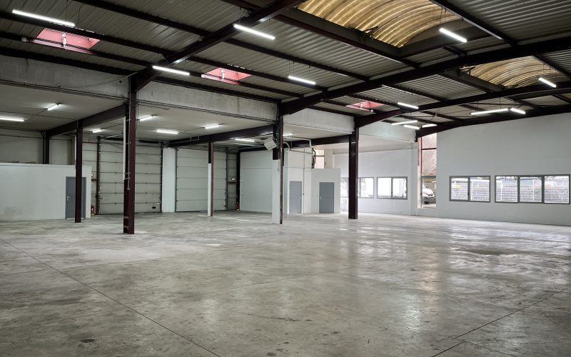 Entrepôt & bureaux 
            1 044 m², BLANC-MESNIL – 19 avenue Albert Einstein
