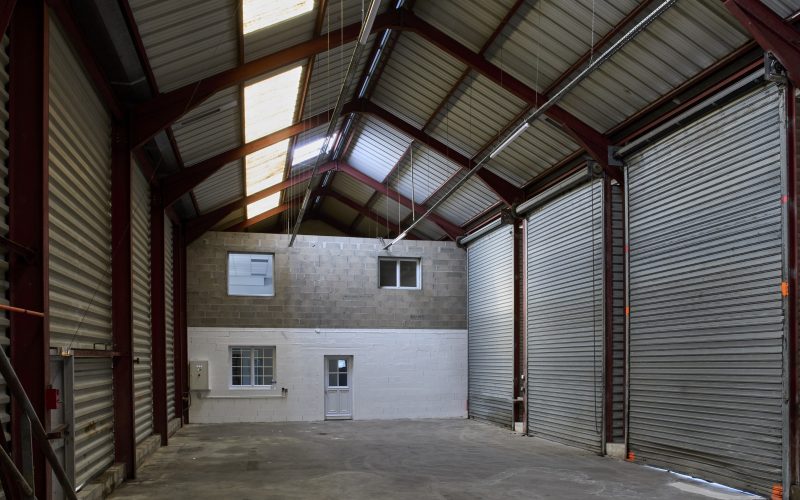 Entrepôt & bureaux 
            550 m² sur un terrain de 7 270 m², VILLENEUVE-LE-ROI – 18 bis voie de Mons