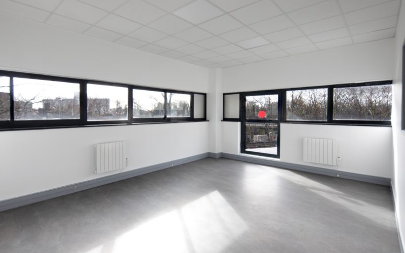Entrepôt & bureaux 
            de 73 m² à 293 m², SAINT-DENIS – Parc du Moulin Basset