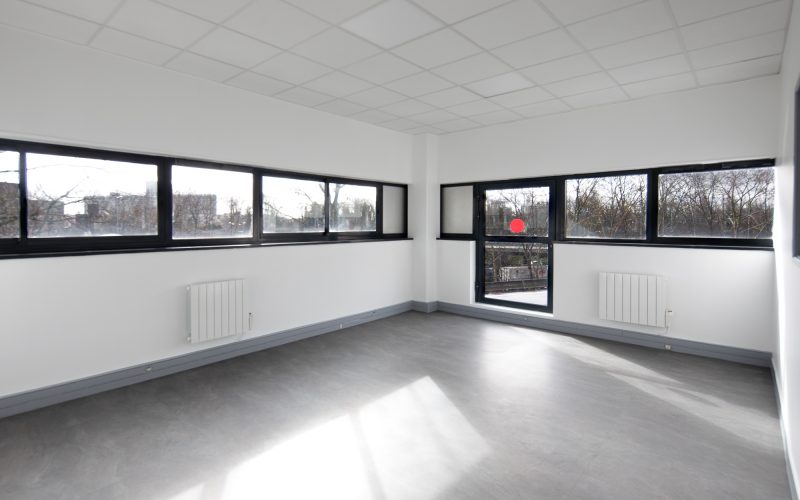 Entrepôt & bureaux 
            60 m² et 111 m², SAINT-DENIS – Parc du Moulin Basset, 12 chemin du Moulin Basset