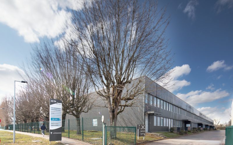 Entrepôt & bureaux 497 m², COIGNIERES – 32/34 rue des Osiers