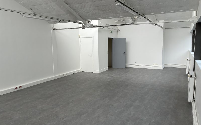Entrepôt & bureaux 
            820 m² + 1188 m², MASSY – 4 rue Galvani