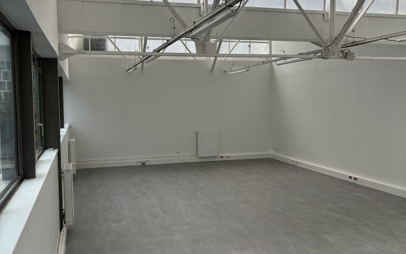 Entrepôt & bureaux 
            820 m² + 1188 m², MASSY – 4 rue Galvani