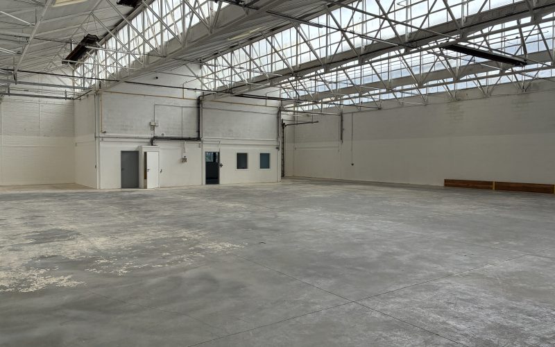 Entrepôt & bureaux 
            820 m² + 1188 m², MASSY – 4 rue Galvani