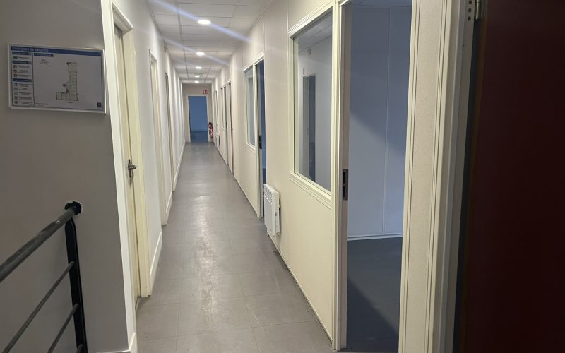 Entrepôt & bureaux 
            820 m² + 1188 m², MASSY – 4 rue Galvani