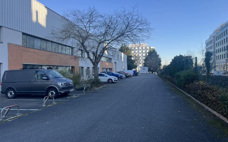 Entrepôt & bureaux 
            820 m² + 1188 m², MASSY – 4 rue Galvani
