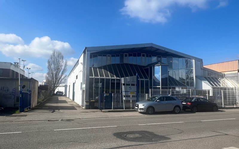 Entrepôt & bureaux 
            2140 m², VAULX-EN-VELIN – KARL MARX