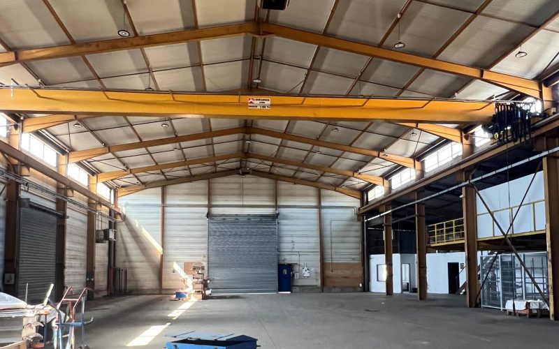 Entrepôt & bureaux 
            2140 m², VAULX-EN-VELIN – KARL MARX