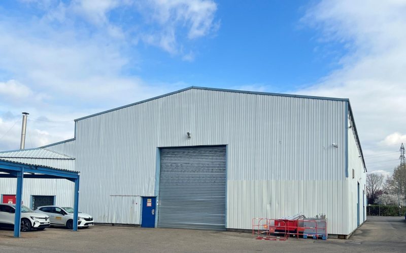 Entrepôt & bureaux 
            2140 m², VAULX-EN-VELIN – KARL MARX