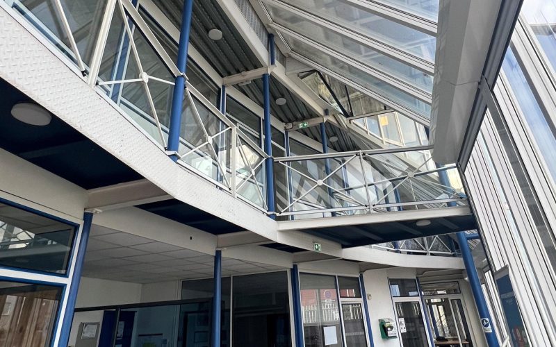 Entrepôt & bureaux 
            2140 m², VAULX-EN-VELIN – KARL MARX
