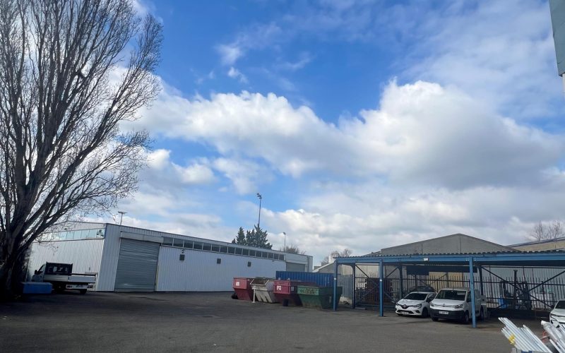 Entrepôt & bureaux 
            2140 m², VAULX-EN-VELIN – KARL MARX