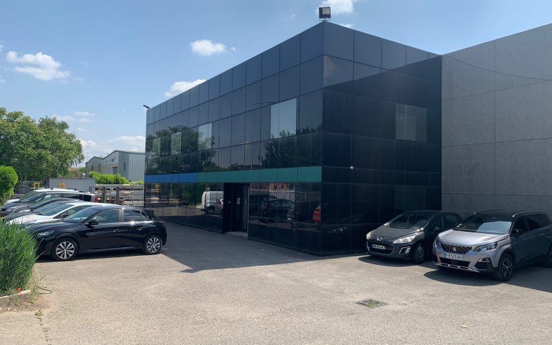 Entrepôt & bureaux 2 750 m², VAULX-EN-VELIN – rue des Alpes