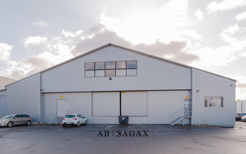 Entrepôt & bureaux 
            344 m², SUCY EN BRIE – La sablière