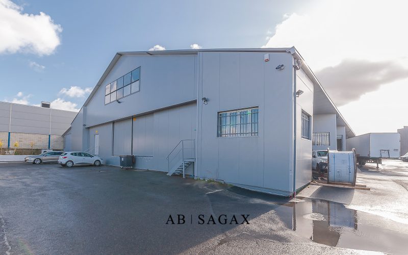 Entrepôt & bureaux 
            344 m², SUCY EN BRIE – La sablière
