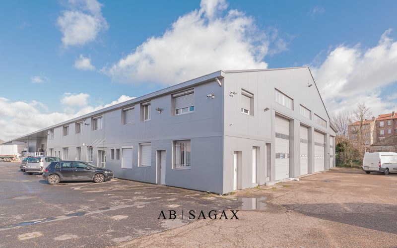 Entrepôt & bureaux 
            344 m², SUCY EN BRIE – La sablière