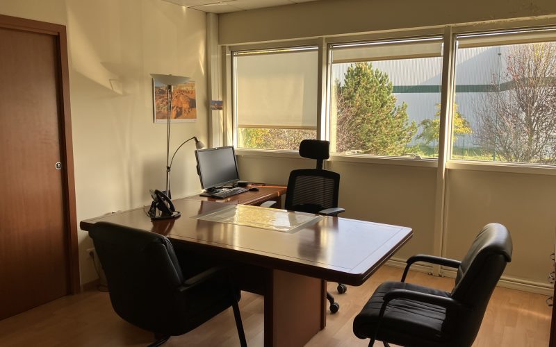 Entrepôt & bureaux - Lot bureaux de 411 m² et lot entrepôt de 1257 m², HERBLAY – 16 rue de la Patelle