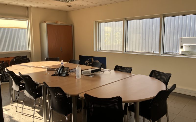 Entrepôt & bureaux - Lot bureaux de 411 m² et lot entrepôt de 1257 m², HERBLAY – 16 rue de la Patelle