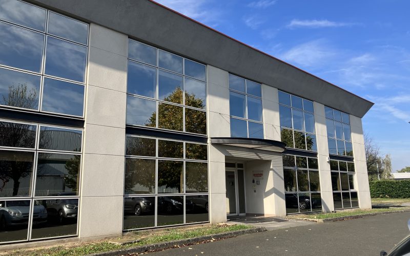 Entrepôt & bureaux - Lot bureaux de 411 m² et lot entrepôt de 1257 m², HERBLAY – 16 rue de la Patelle