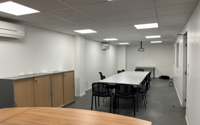 Entrepôt & bureaux - Lot bureaux de 411 m² et lot entrepôt de 1257 m², HERBLAY – 16 rue de la Patelle