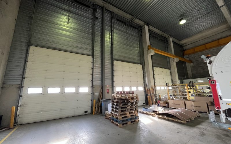 Entrepôt & bureaux - Lot bureaux de 411 m² et lot entrepôt de 1257 m², HERBLAY – 16 rue de la Patelle