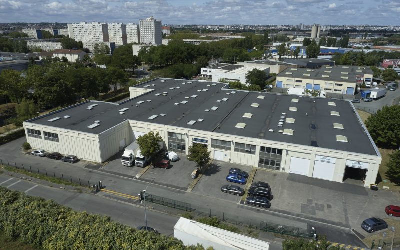 Entrepôt & bureaux 
            304 m², VALENTON – 2 rue du Midi Pyrénées